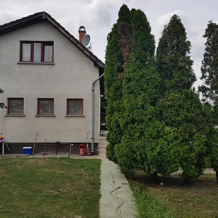 Rozsalugas Apartman * Erd
