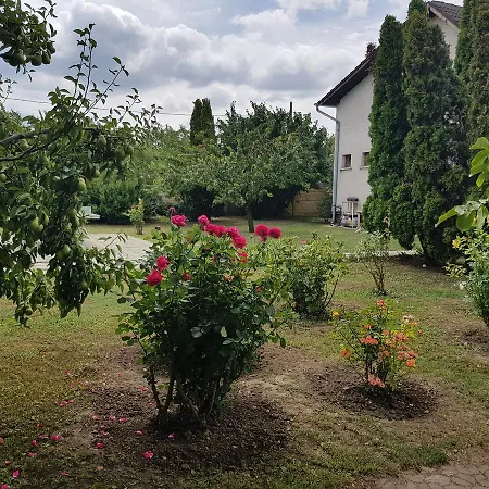 Rozsalugas Apartman Erd